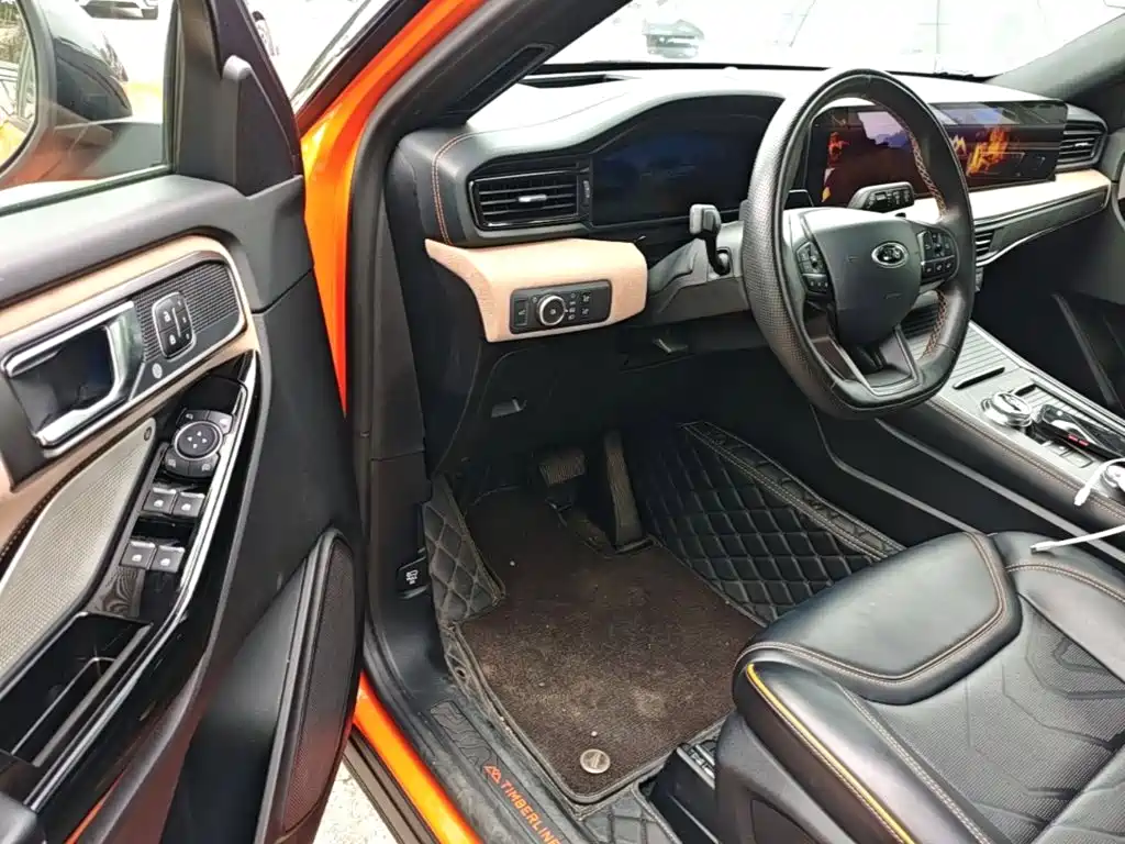 Photo 12 - Ford Explorer