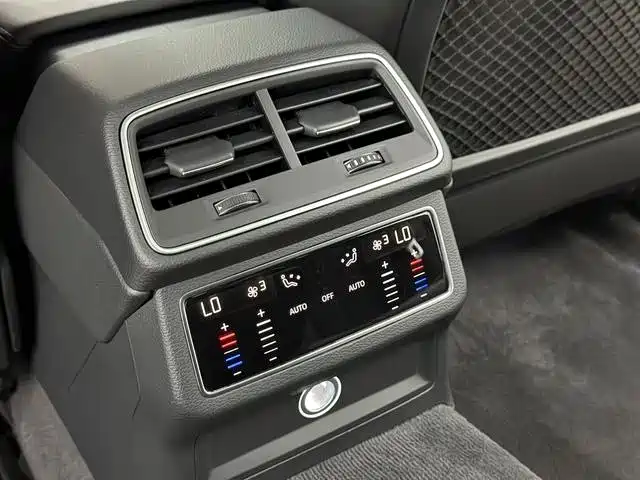 Photo 8 - Audi A6L