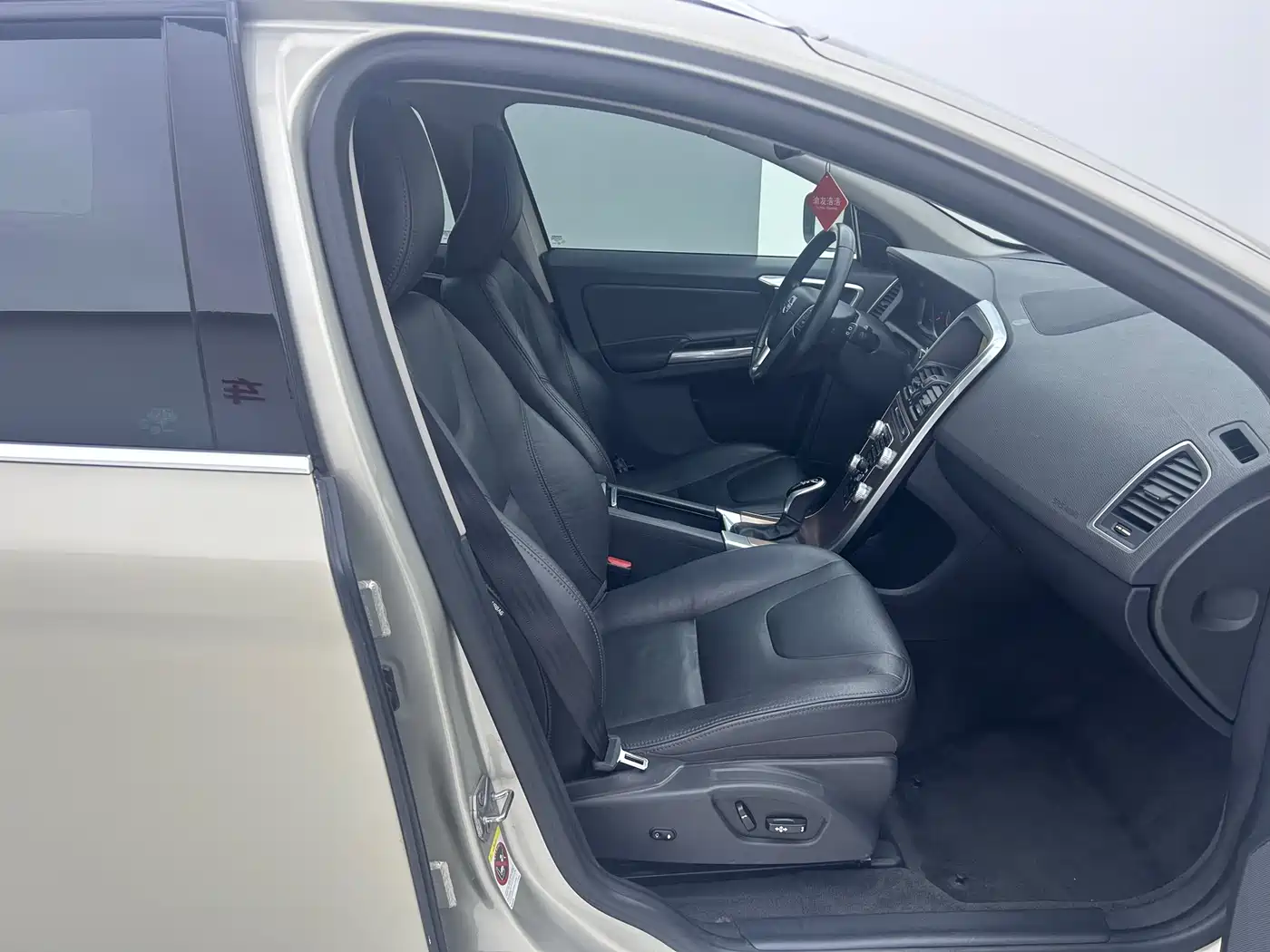 Фото 13 - Volvo XC60