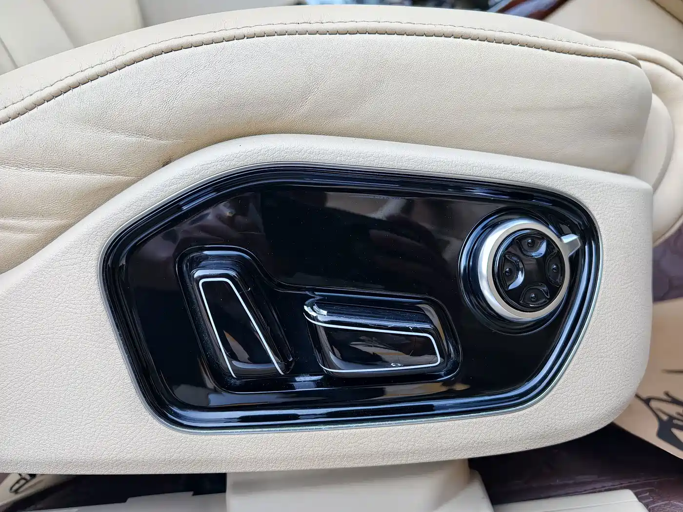 Фото 13 - Audi A8