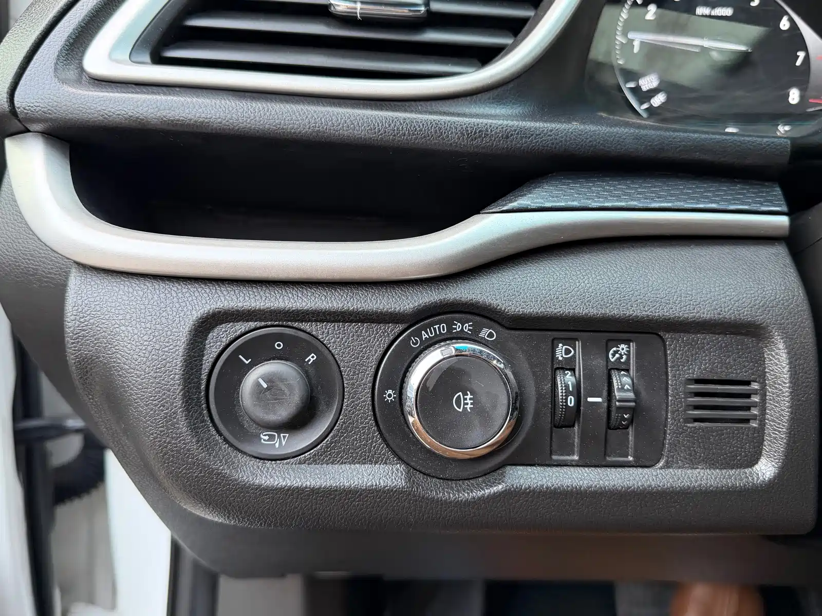 Photo 12 - Buick Excelle
