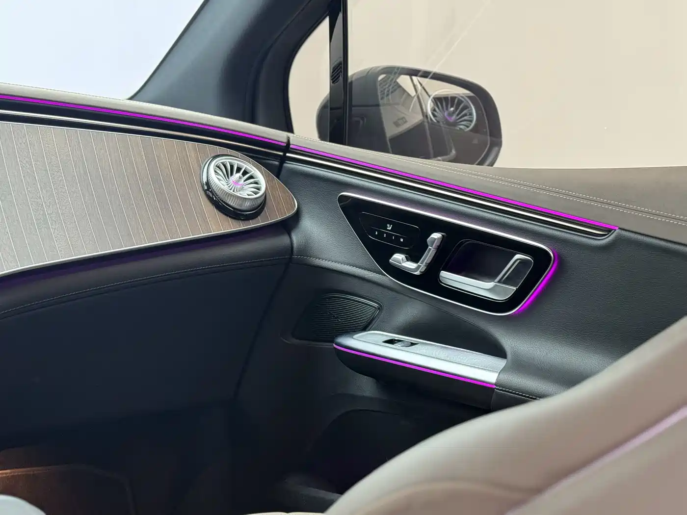 MERCEDES-BENZ EQE SUV