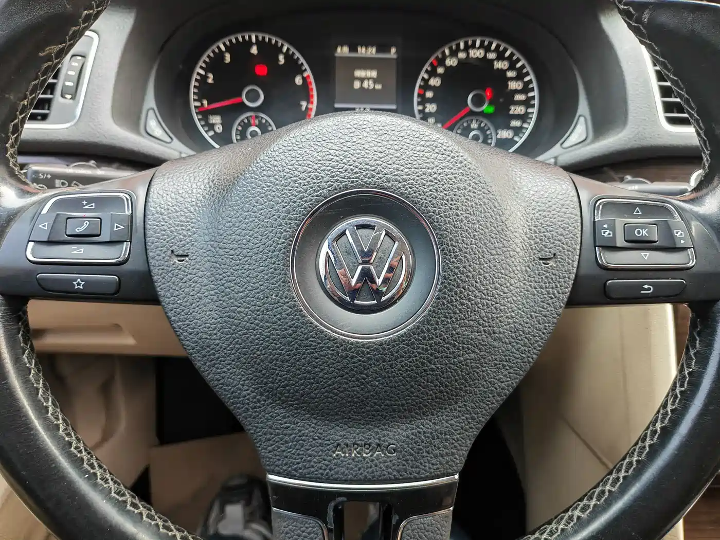 Volkswagen Passat 2015 2.0TSI DSG Prestige Edition фото 14