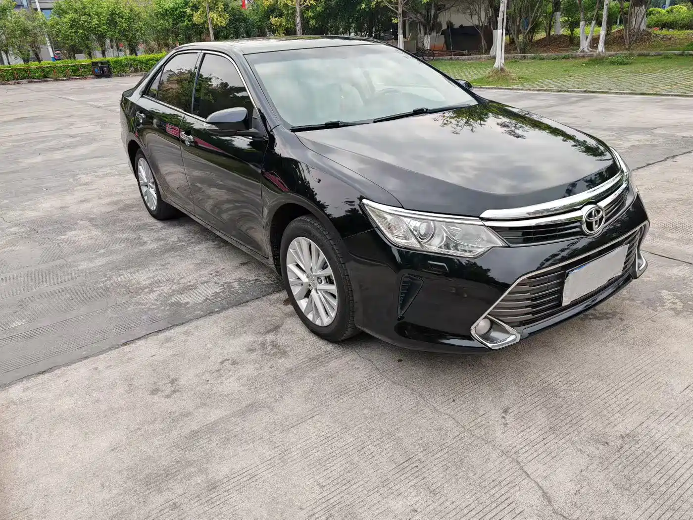 Toyota Camry 2015 2.5G Luxury Navigation Edition фото 2