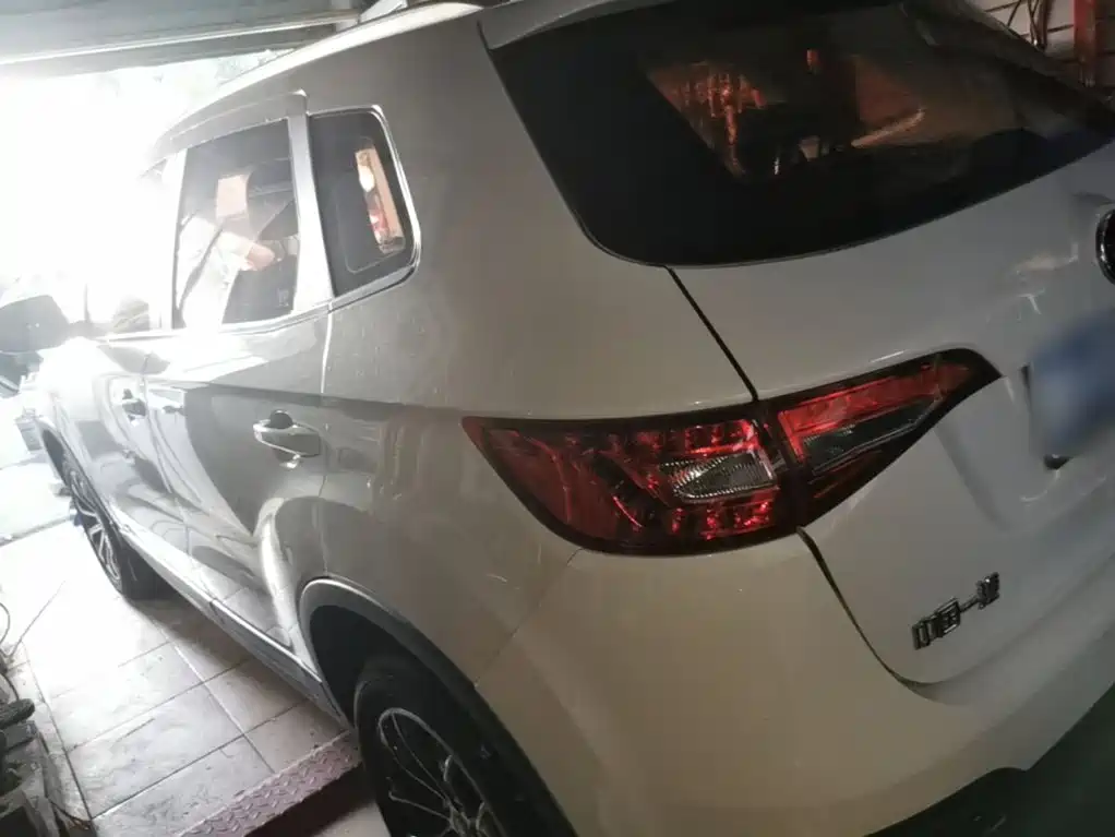 FAW Senya R7 2017 2017 Model 1.6L Manual Comfort