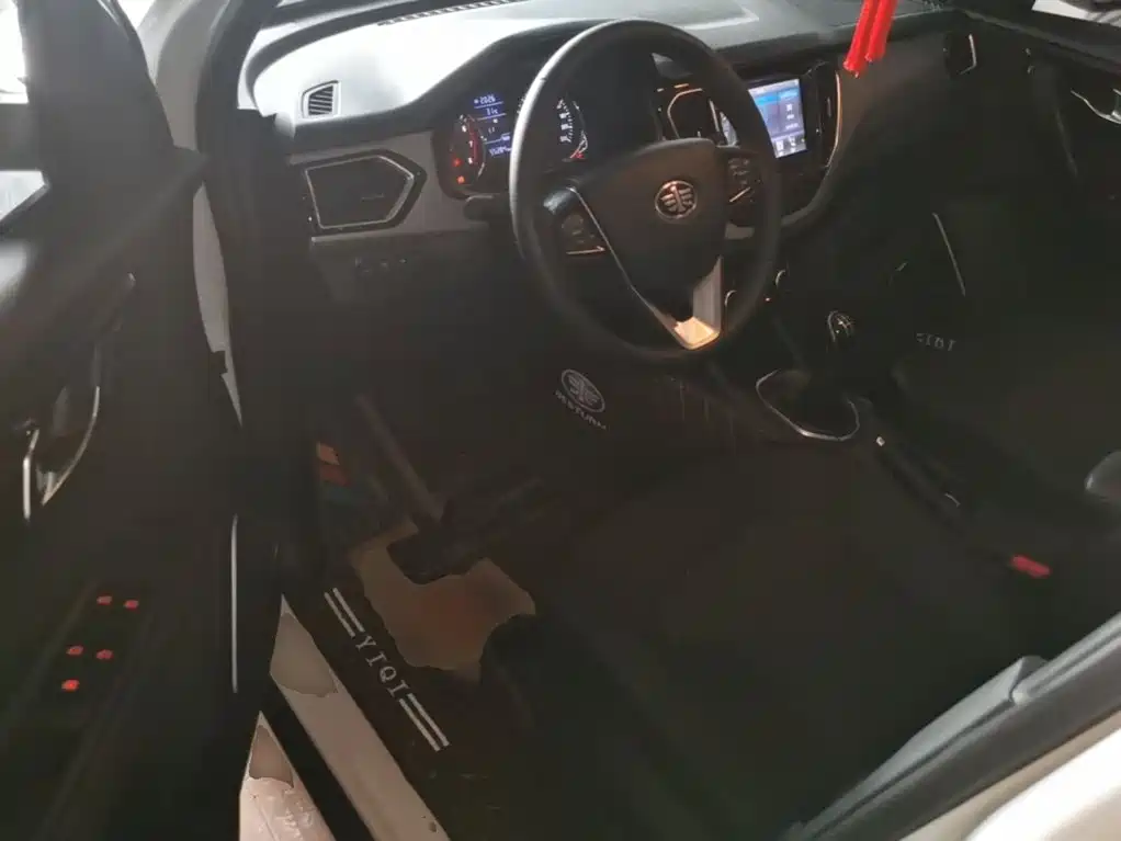 FAW Senya R7 2017 2017 Model 1.6L Manual Comfort