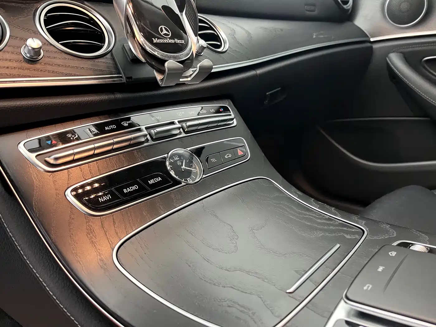 Mercedes-Benz E-Class 2019 E 200 L Sport фото 16