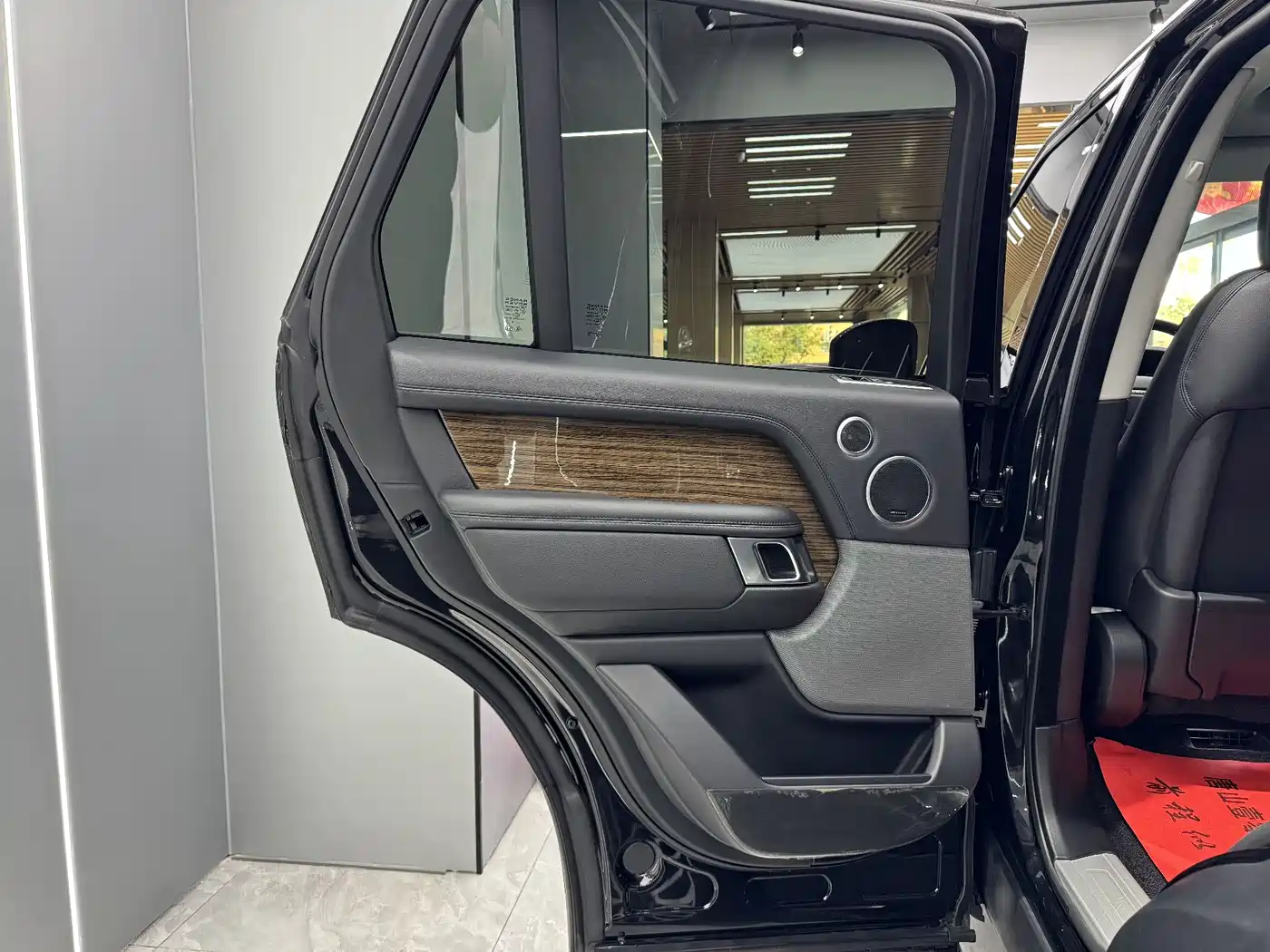 Land Rover Range Rover 2018 3.0 SC V6 Golden Age Edition фото 28