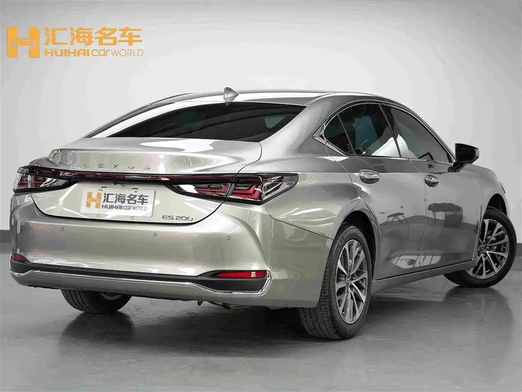Lexus ES 2026 2025 200 Ultimate Edition
