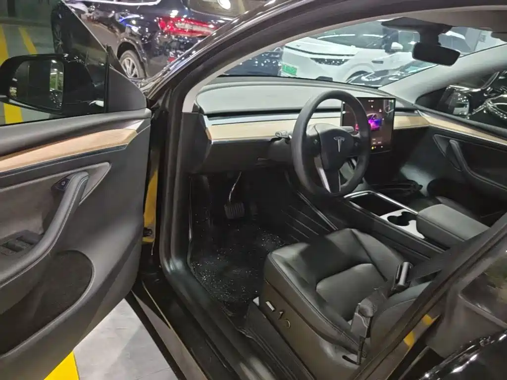 Фото 16 - Tesla Model Y