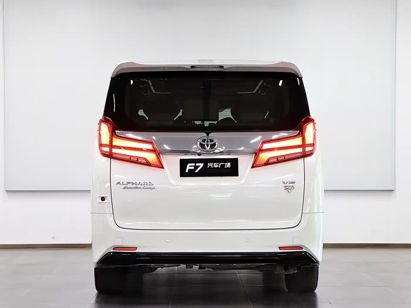 Toyota Alphard 2015 3.5L Premium Edition фото 5