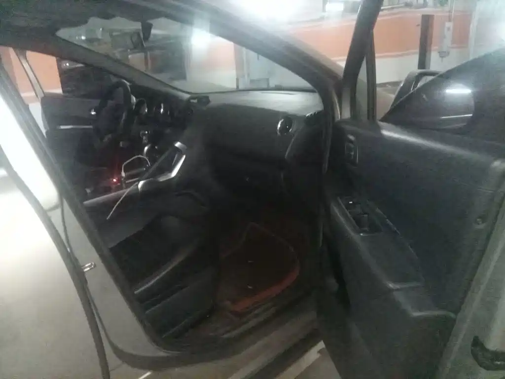 Peugeot 3008 2017 2016 2.0L Automatic Classic Edition