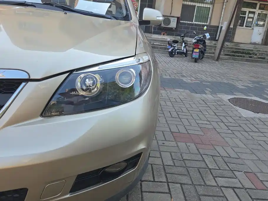 BYD S6 2014 2014 Model 2.0L Manual Luxury 5-Seater