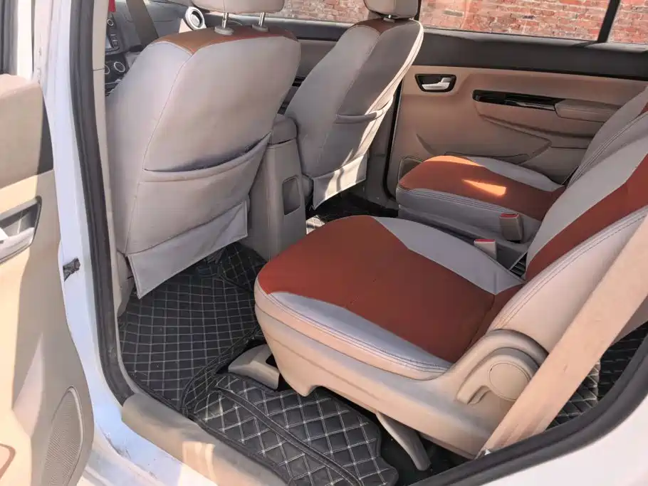 Jinbei Huachen Jinbei 750 2016 2016 1.5L Luxury