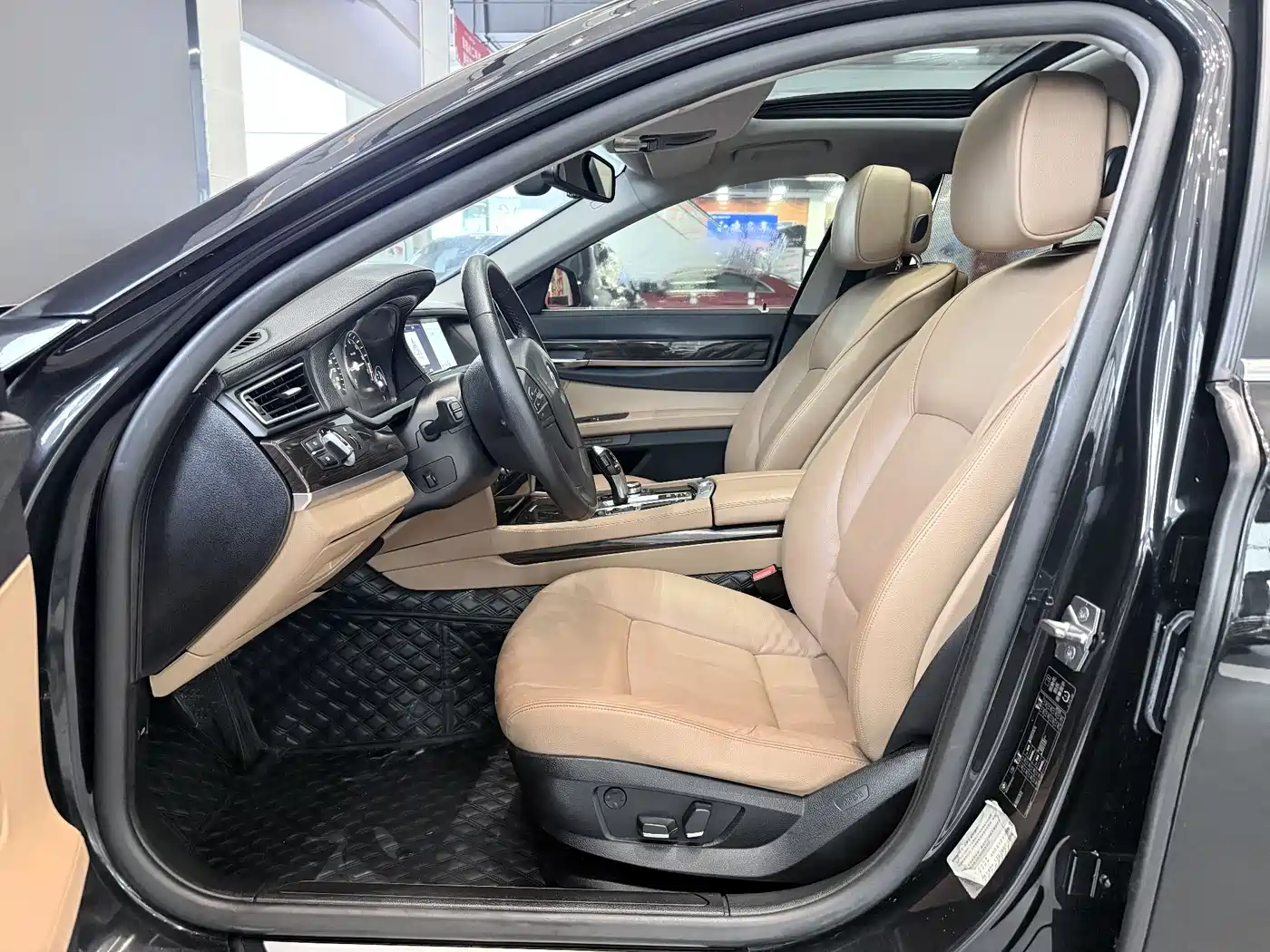 BMW 7 Series 2009 Model 740Li Leading Edition фото 8