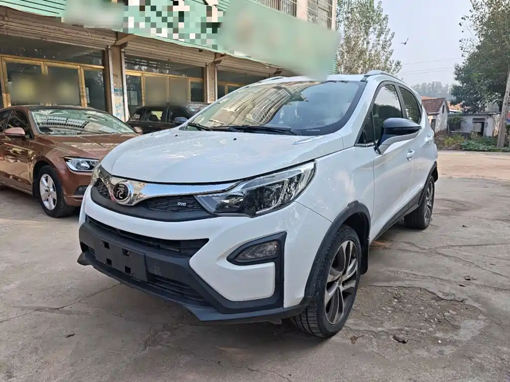 Фото 2 - BYD Yuan