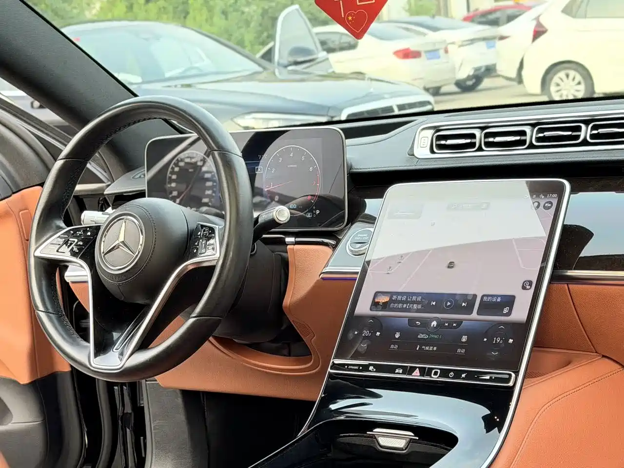 Фото 5 - Mercedes-Benz S-Class