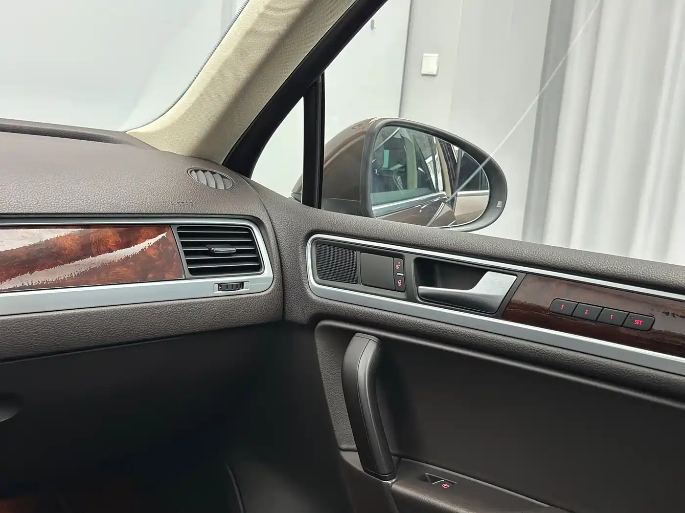 Volkswagen Touareg 2011 3.0TSI Premium фото 37