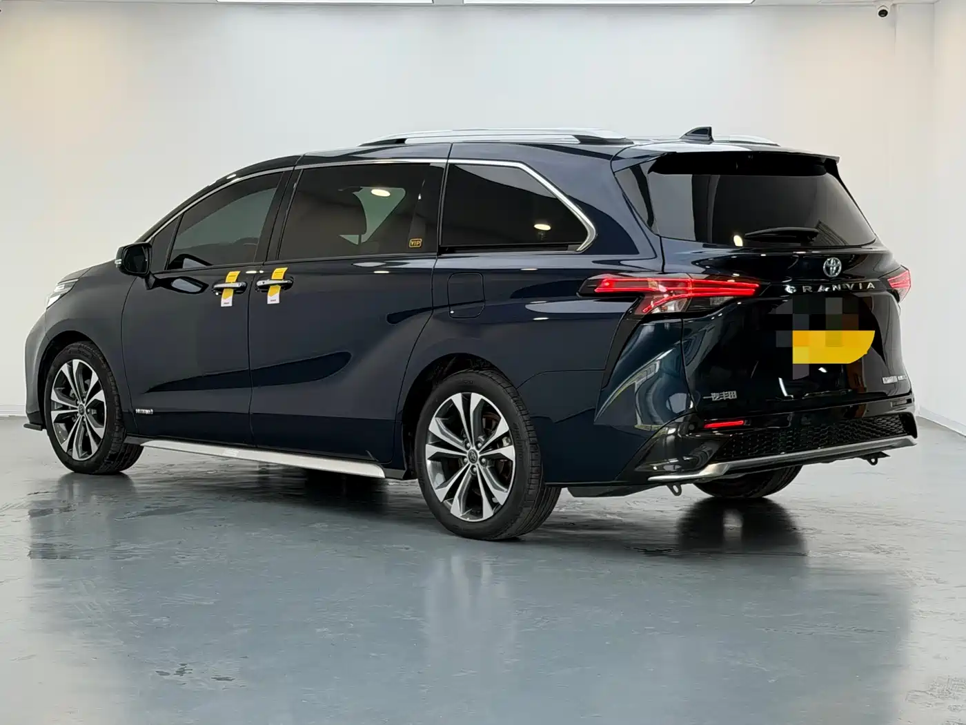 Toyota Granvia 2023 2.5L Hybrid Flagship VIP Edition фото 6