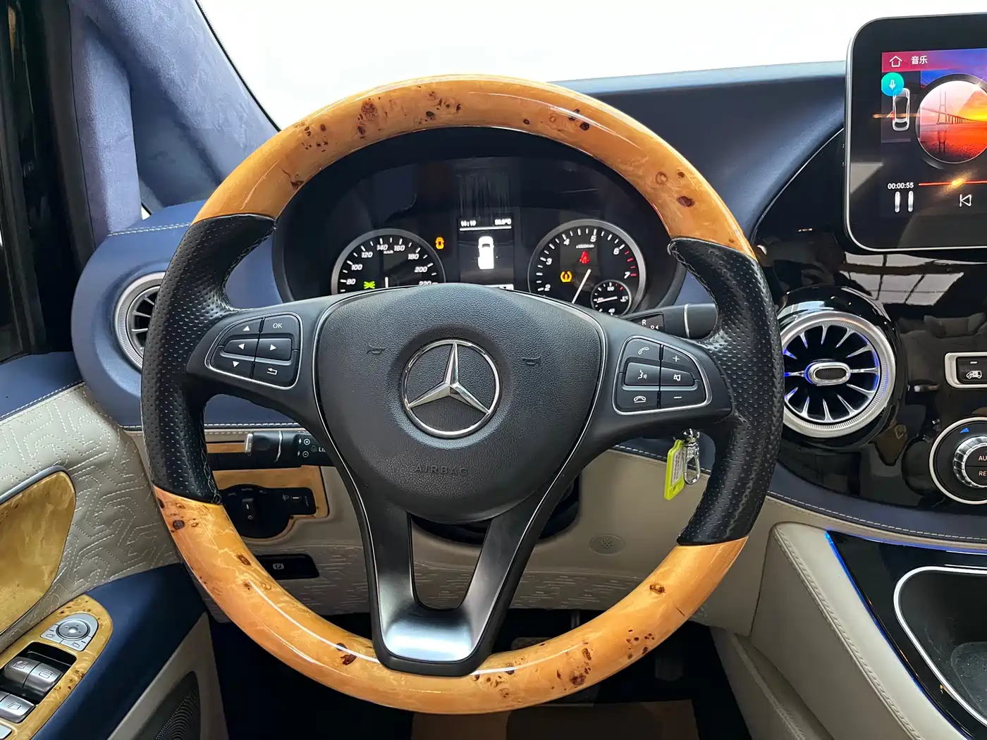 Mercedes-Benz Vito 2020 2.0T Business Edition (7-seater) фото 12