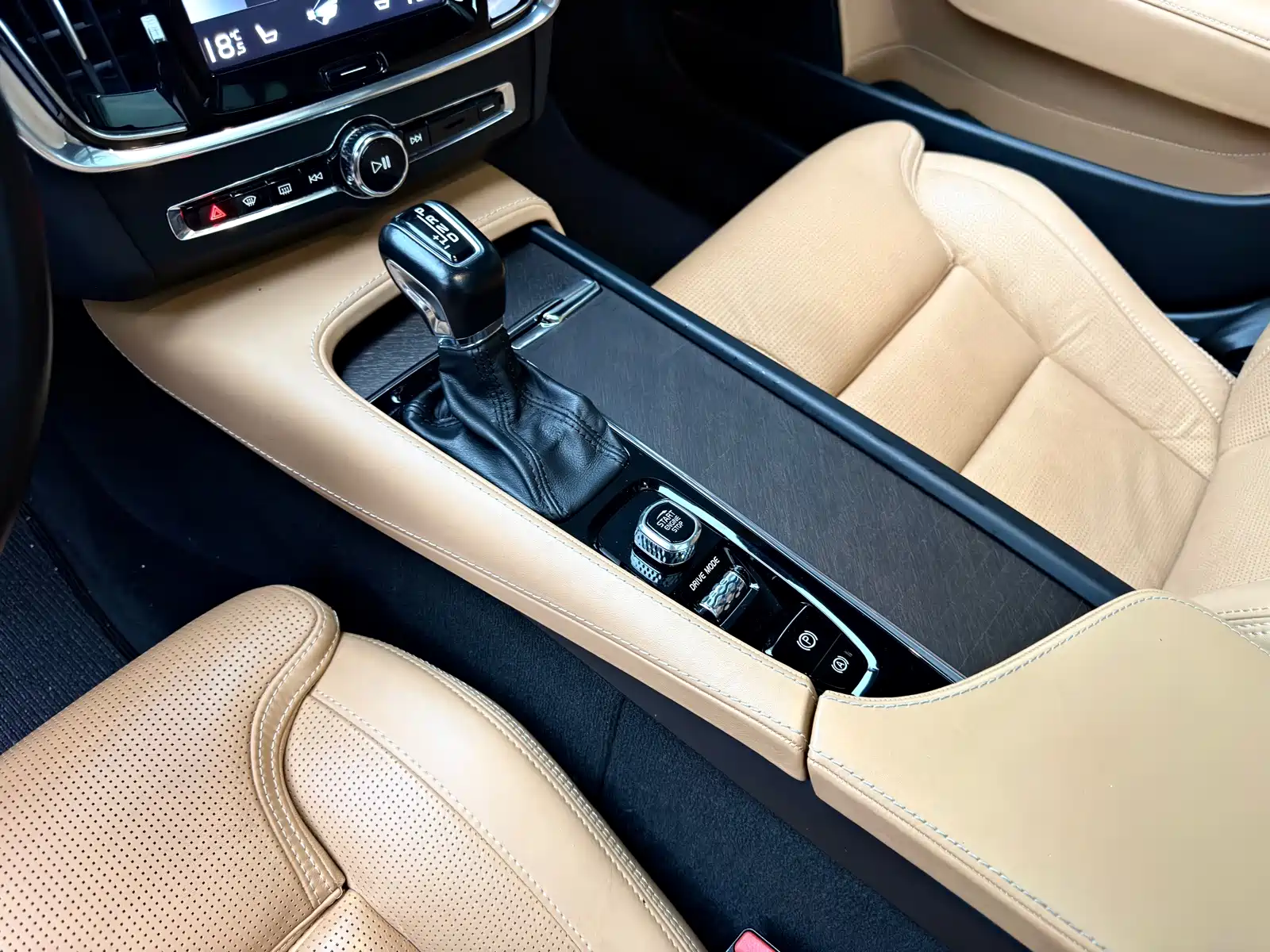 Фото 8 - Volvo V90