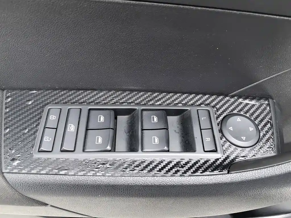 Roewe 360 2016 2016 1.5L Automatic Smart Screen Edition
