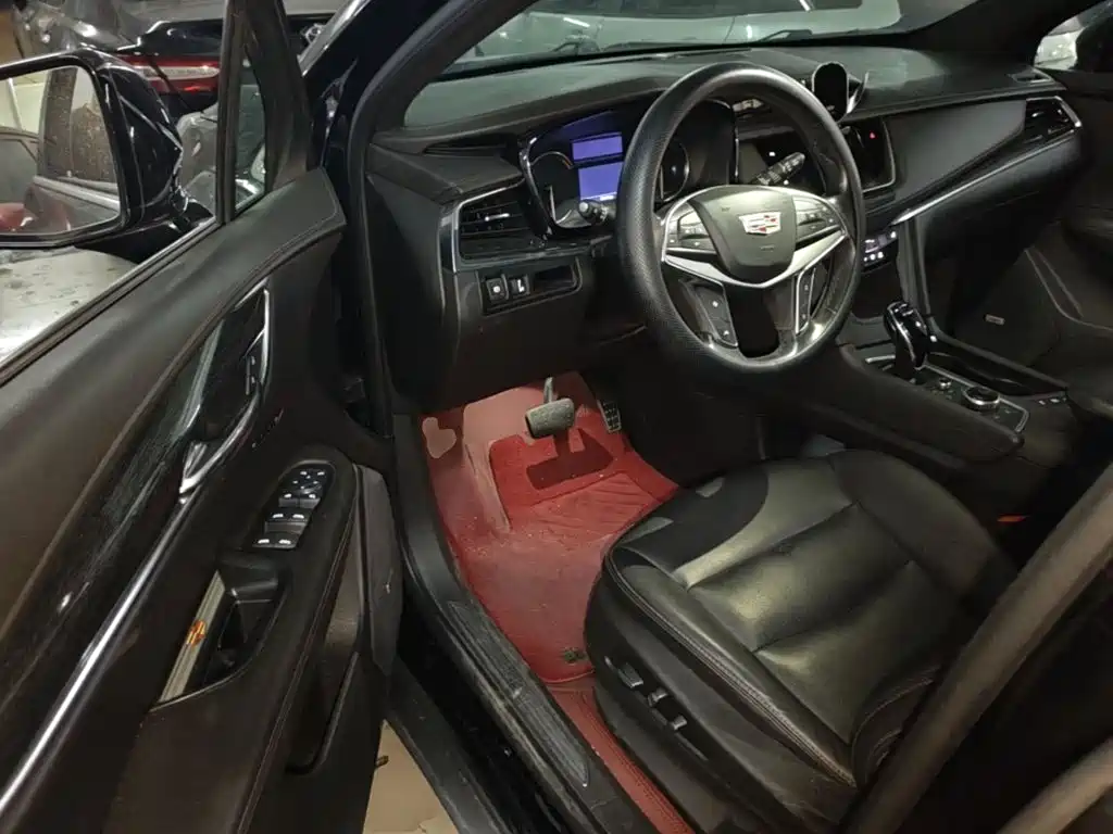 صورة 21 - Cadillac XT5