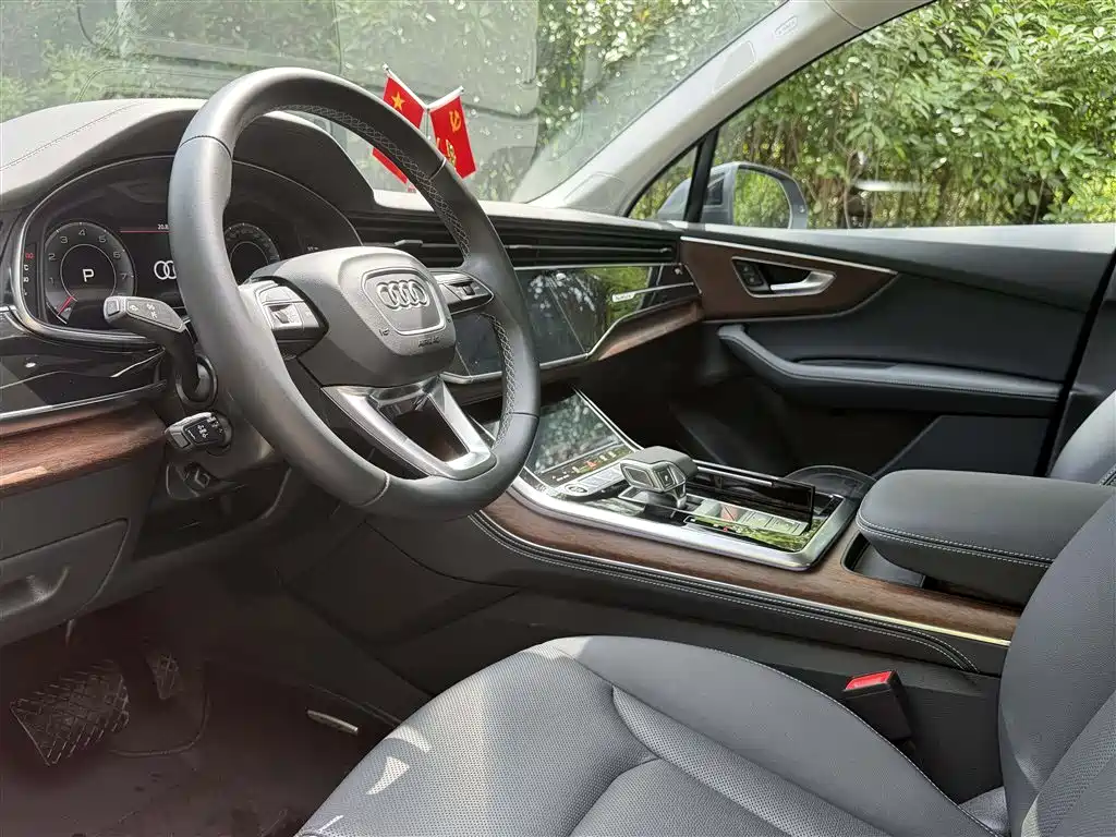 Audi Q7 2025 2025 55 TFSI quattro S line Sport