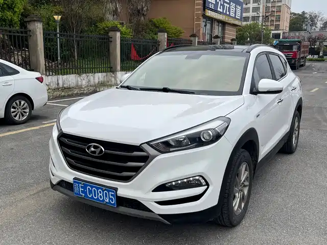 HYUNDAI TUCSON