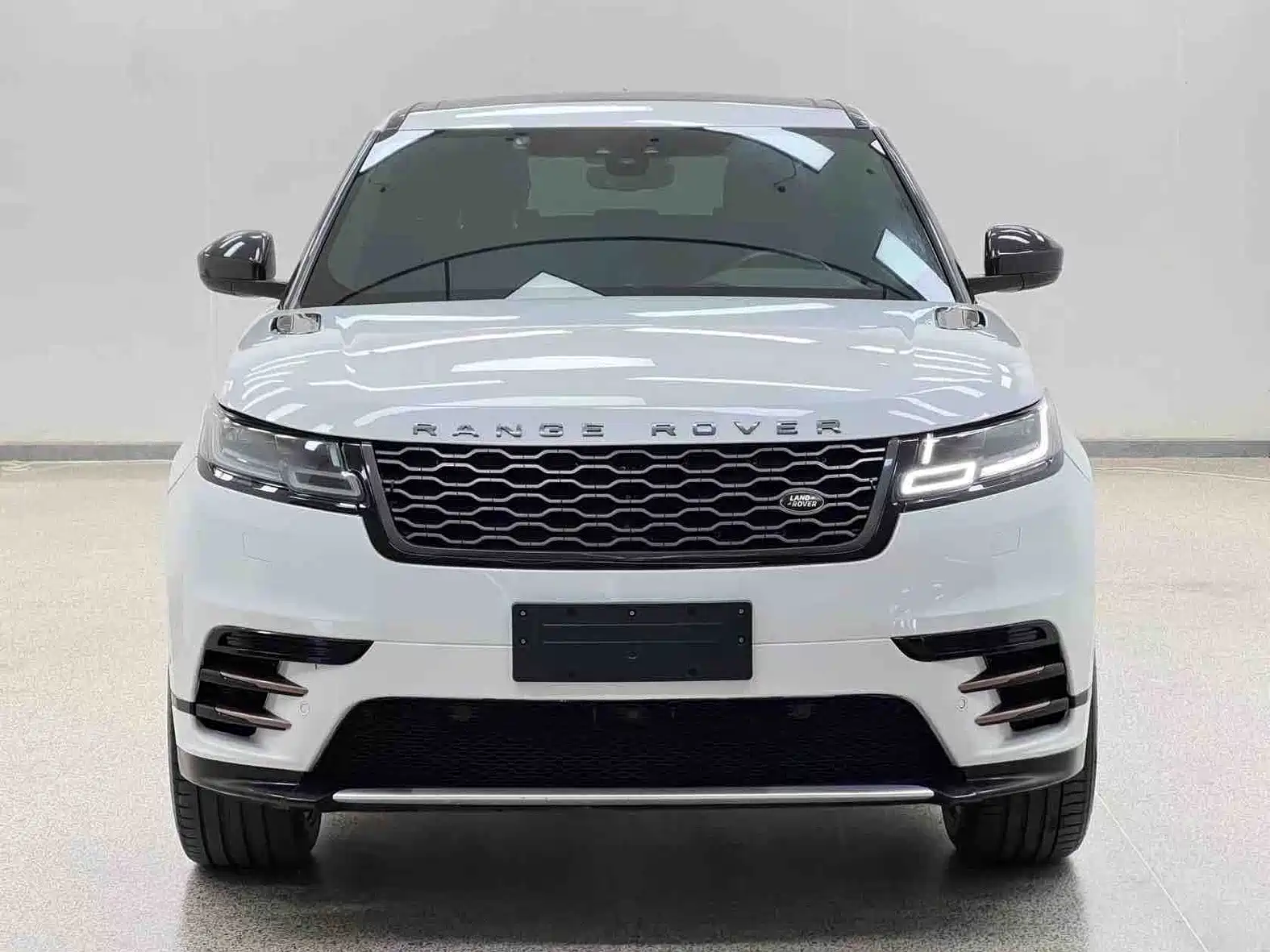 Фото 2 - Land Rover Range Rover Velar