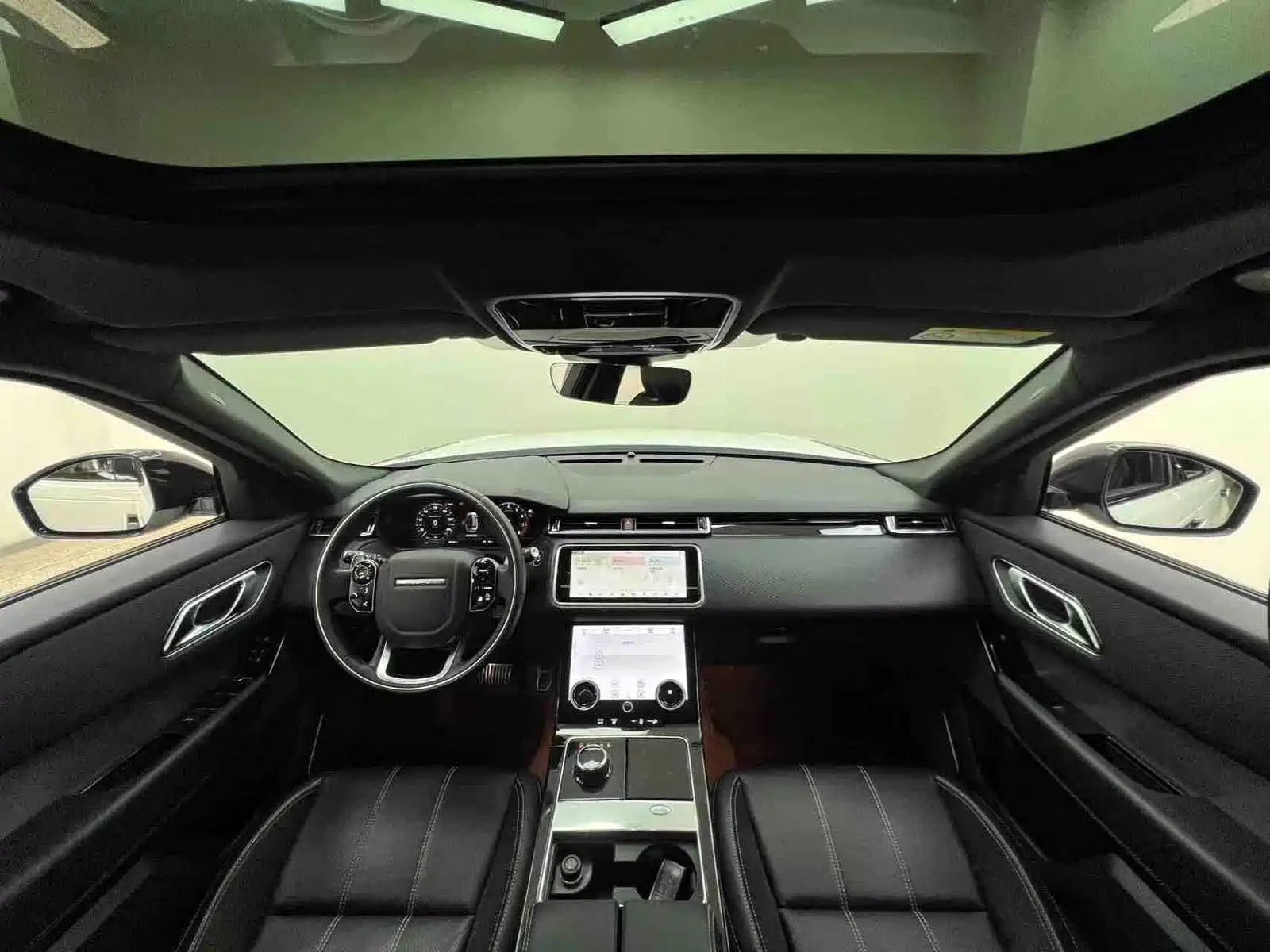 Фото 16 - Land Rover Range Rover Velar