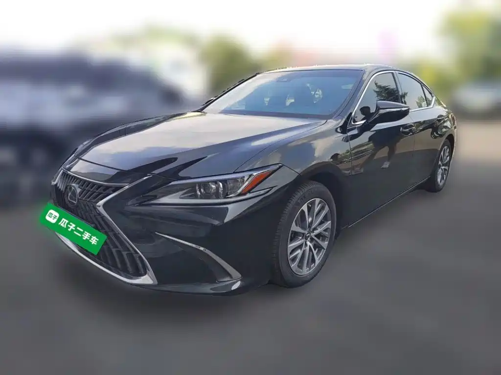 Фото 2 - Lexus ES