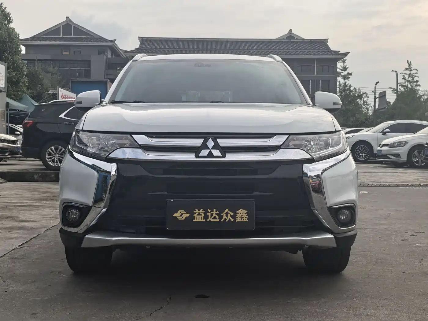 MITSUBISHI OUTLANDER