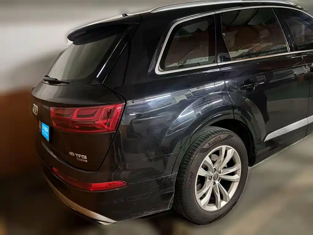 Фото 2 - Audi Q7