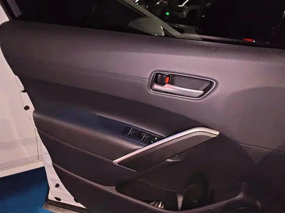 Toyota Frontlander 2023 2.0L Smart Hybrid Dual Engine Luxury Edition фото 7