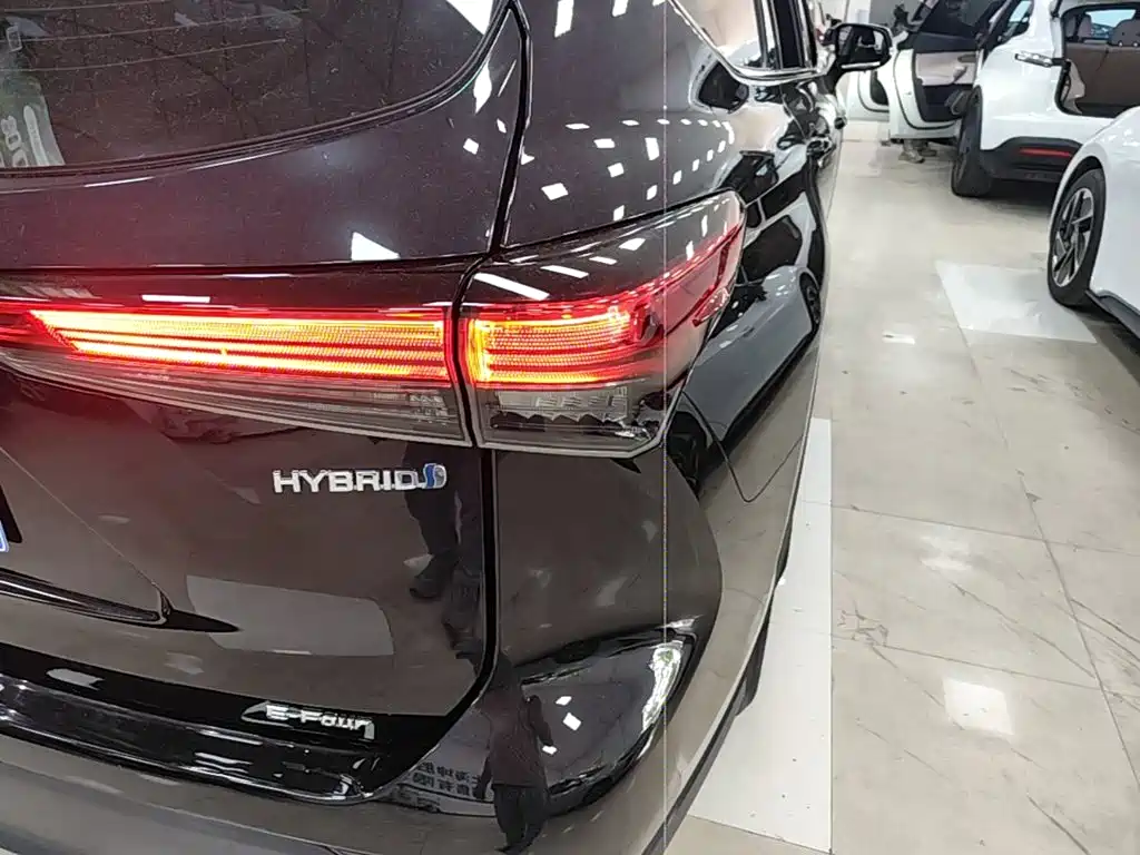 Photo 24 - Toyota Highlander