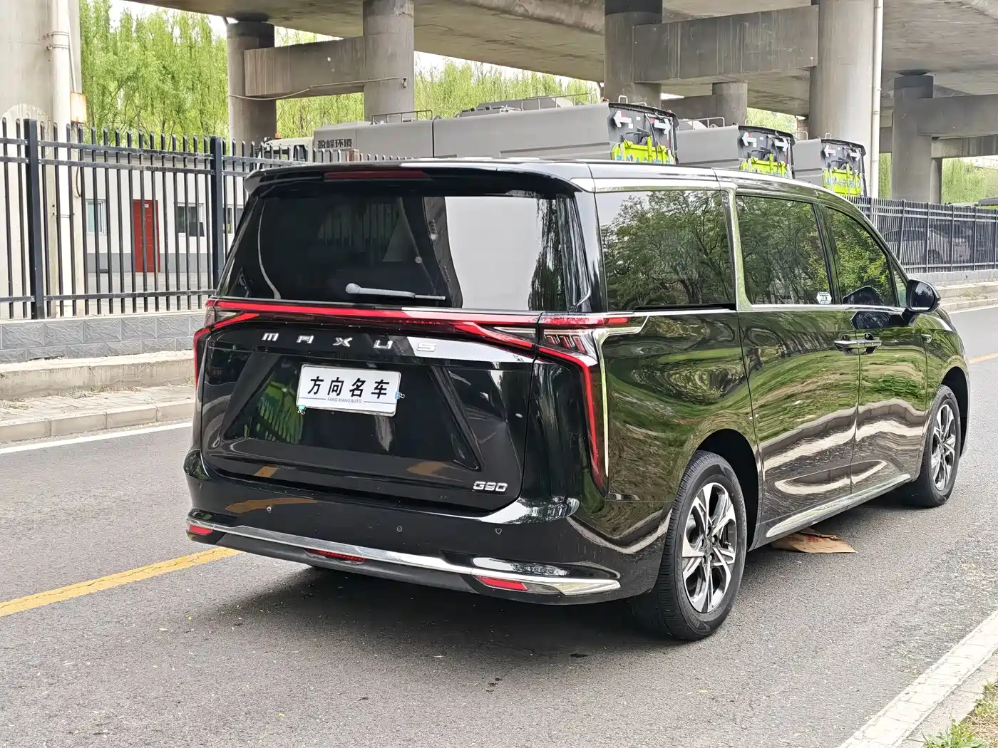 SAIC Maxus Maxus G90 2024 2.0T Stellar 7-Seater фото 19