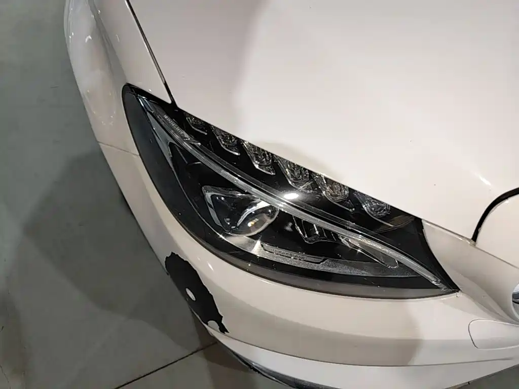 Photo 9 - Mercedes-Benz C-Class