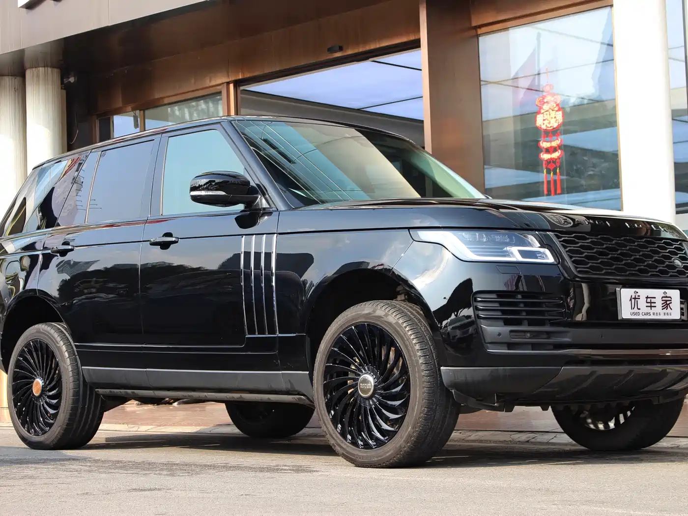 Land Rover Range Rover 2019 3.0 SC V6 Golden Age Edition фото 3