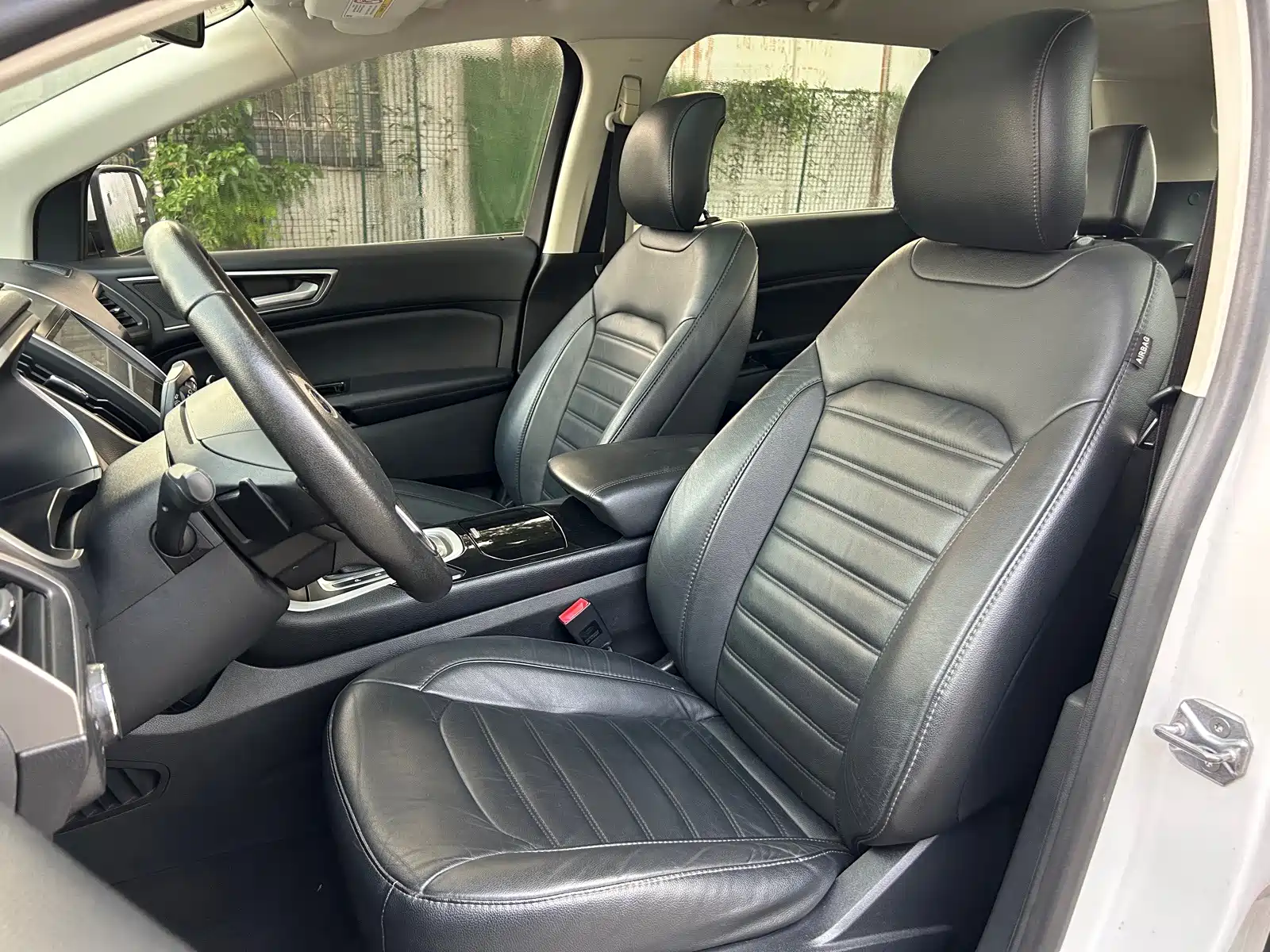 Photo 17 - Ford Edge