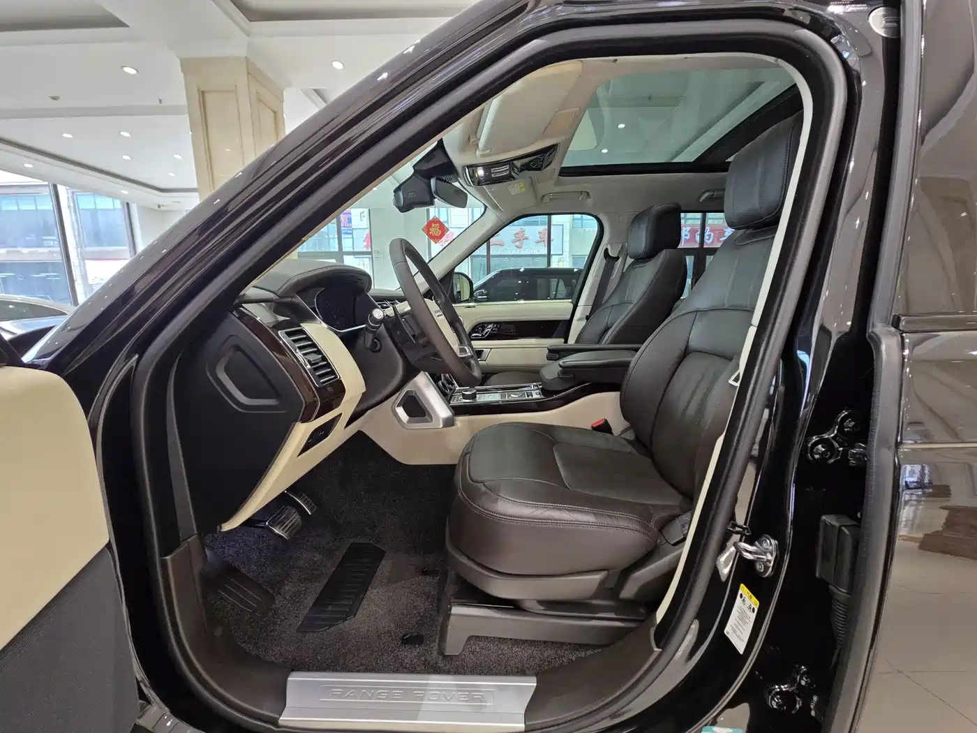 Land Rover Range Rover 2021 3.0 L6 Heritage Edition фото 10