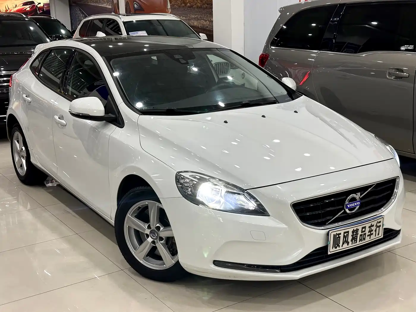 Фото 5 - Volvo V40