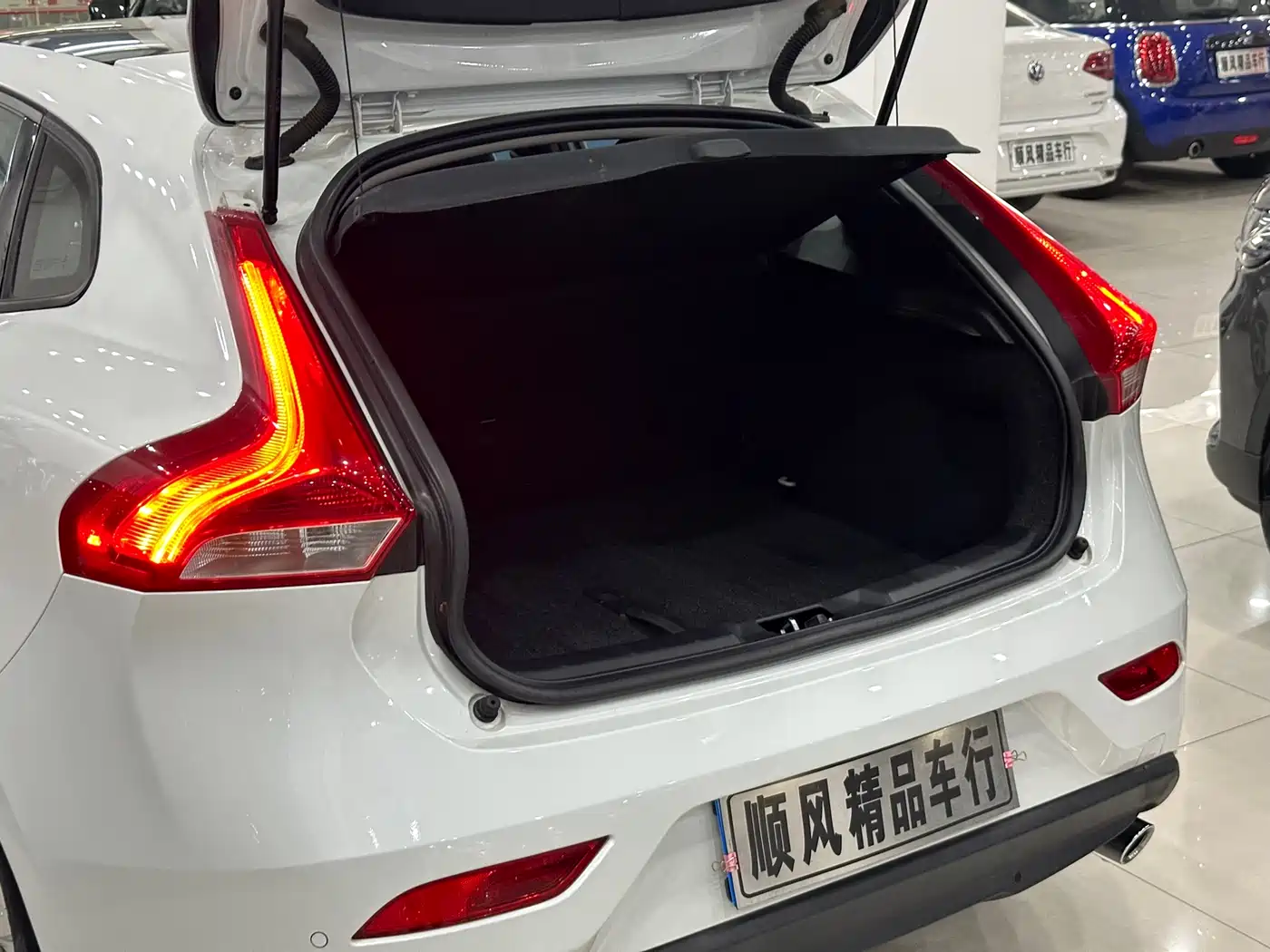 Фото 27 - Volvo V40