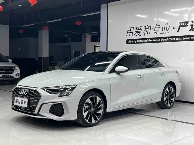 Audi A3 A3L Limousine 35 TFSI, Стиль Спорт