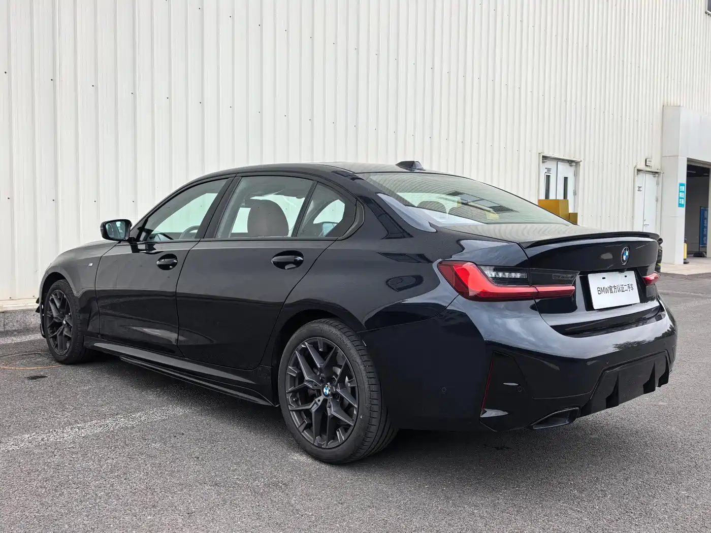 BMW 3 Series 2025 330Li M Sport Night Edition фото 9
