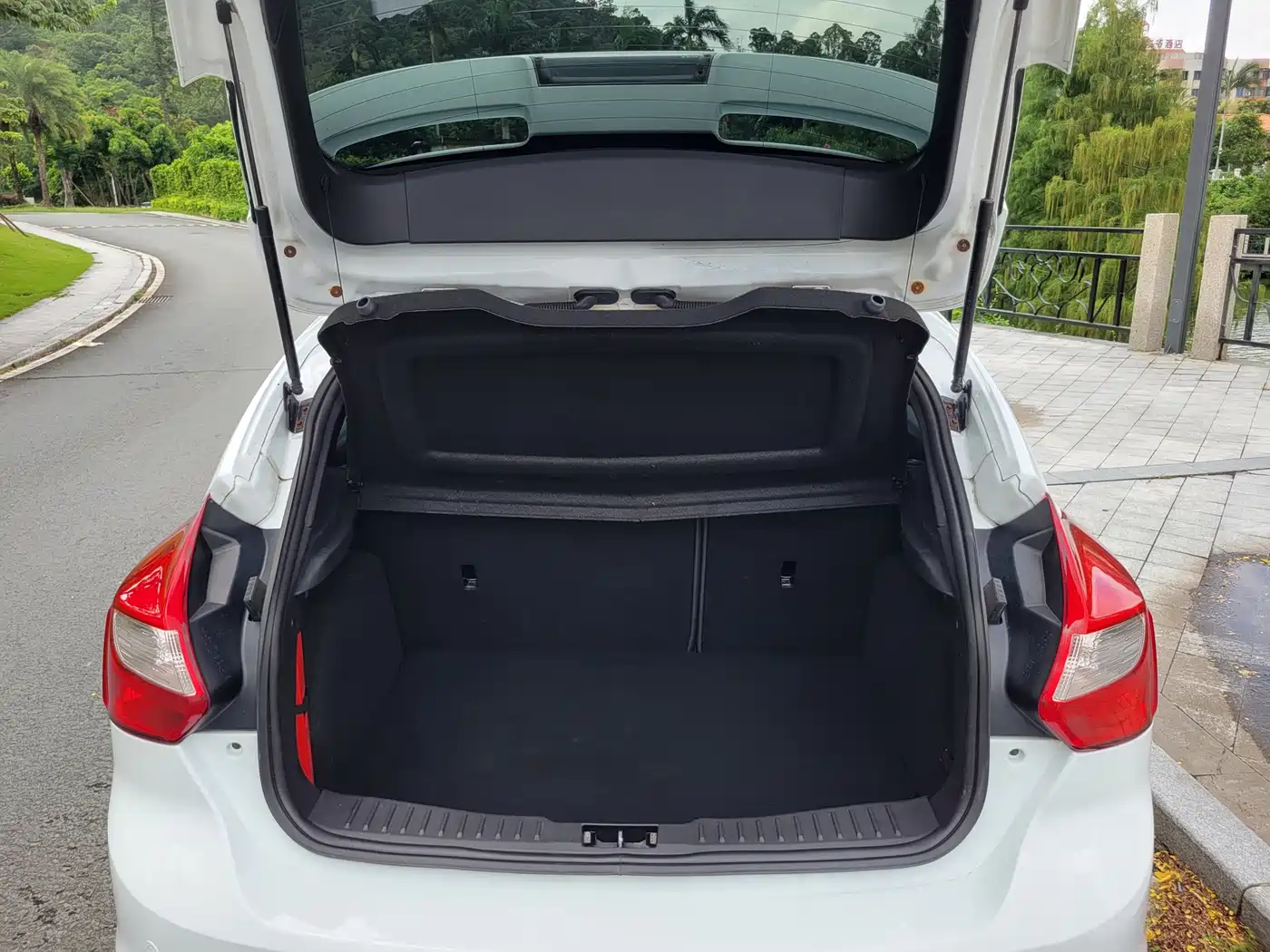 Ford Focus (Import) 2014 2013 2.0T ST Standard Edition