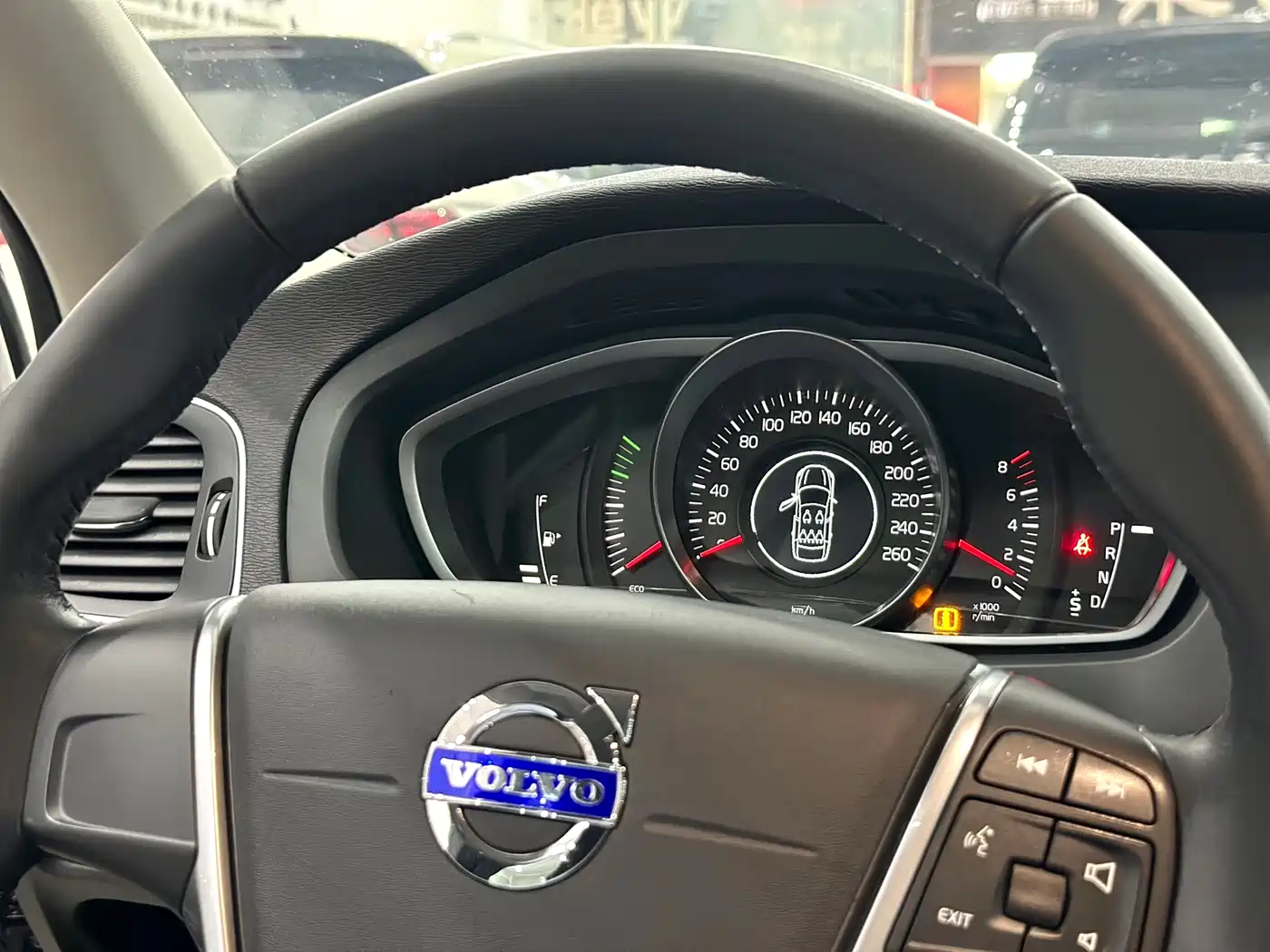 Фото 23 - Volvo V40