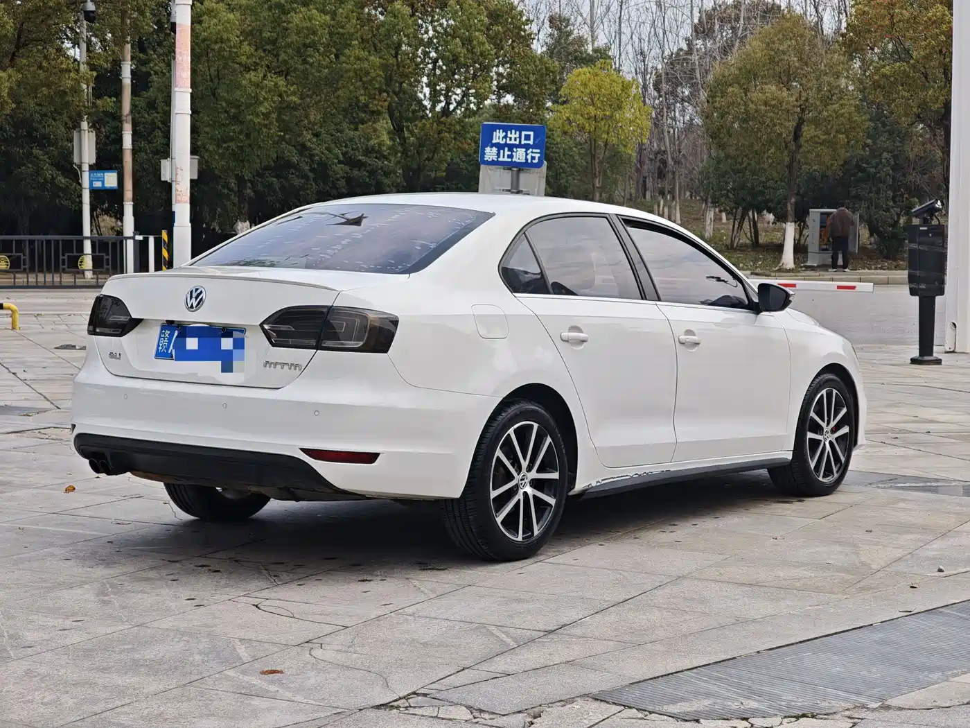 Volkswagen Sagitar 2013 2.0TSI GLI фото 15