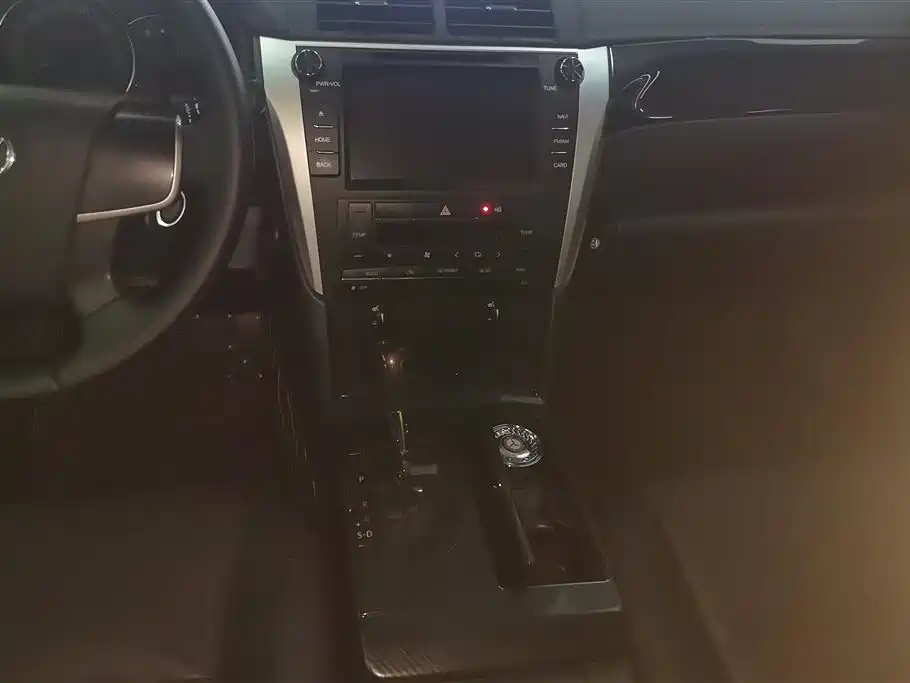 Toyota Camry 2015 2.0E Elite Edition фото 16