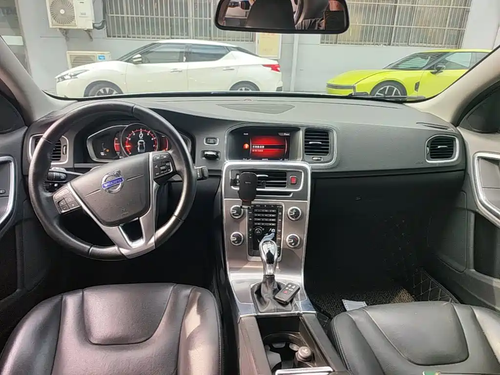Фото 10 - Volvo S60